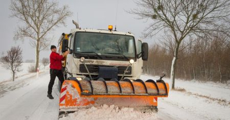 Utrudnienia na drogach, autobusy PKS stoją w korku na Suwalszczyźnie
