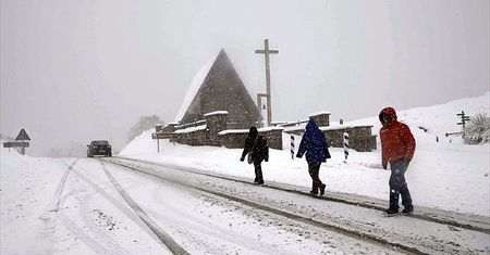 Świętokrzyskie: odwołane lekcje w 26 szkołach i brak prądu
