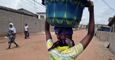 14-letnia Nigeryjka otruła męża, którego musiała poślubić, i jego znajomych