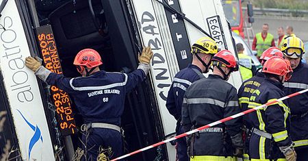 Wypadek polskiego autokaru we Francji. 2 osoby nie żyją, 32 ranne
