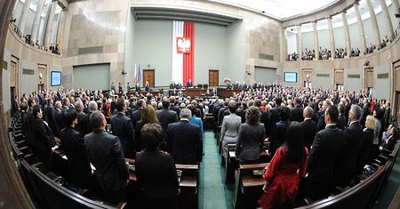 "Partie to kliki polityków, ale bez nich byłoby gorzej"