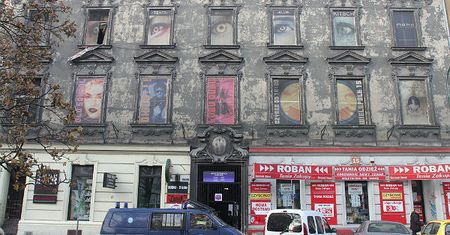 W klubie pełnym ludzi runęły schody. Rusza śledztwo
