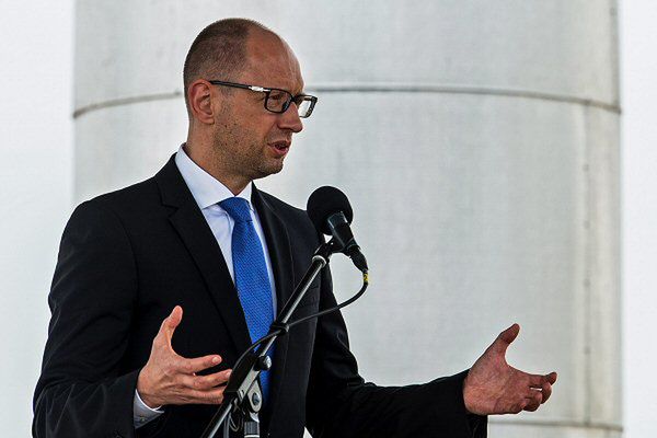 Arsenij Jaceniuk odrzuca propozycję Putina. "To plan ocalenia terrorystów"