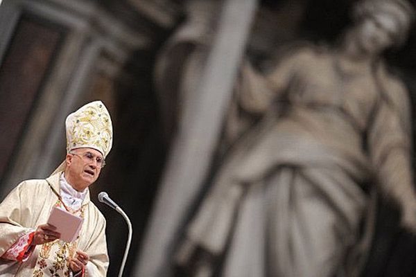 Watykański sekretarz stanu kardynał Tarcisio Bertone