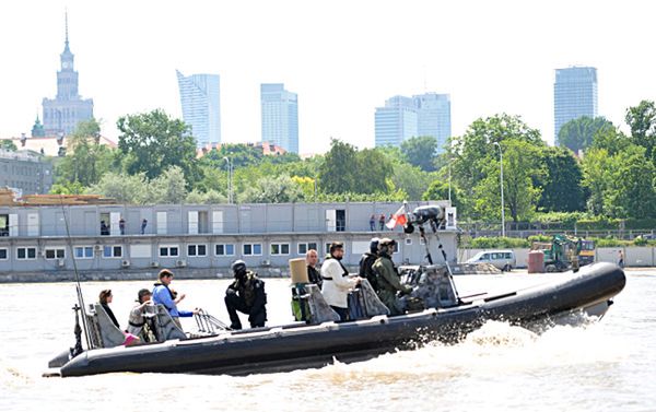 Warszawa Społeczna składa doniesienie do prokuratury na Hannę Gronkiewicz-Waltz za patrol z GROM-em