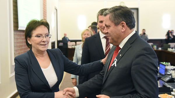 Wicepremier Janusz Piechociński i premier Ewa Kopacz podczas posiedzenia rządu