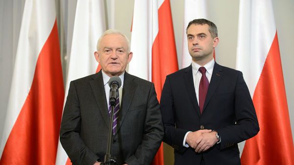Leszek Miller oraz sekretarz generalny SLD Krzysztof Gawkowski