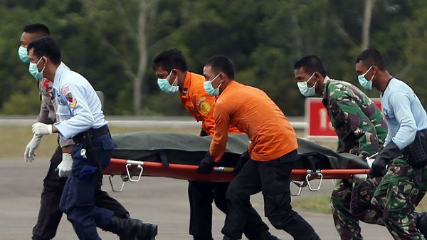 Z morza wyłowiono kolejne ciała ofiar samolotu AirAsia