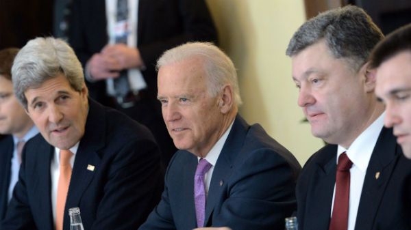 Joe Biden i Petro Poroszenko podczas spotkania w Monachium