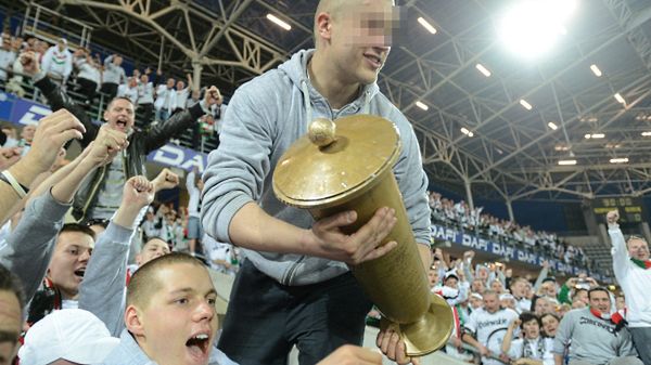 "Staruch" z trofeum Legii