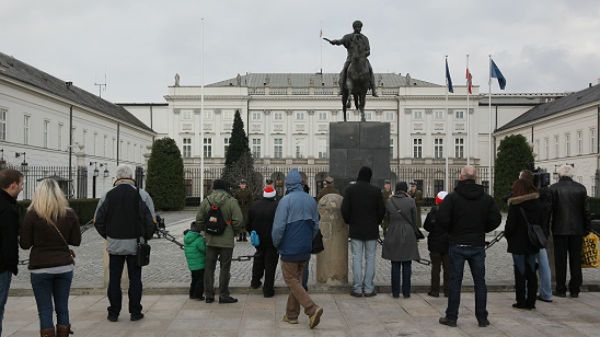 Kolejka chętnych do zwiedzenia Pałacu Prezydenckiego