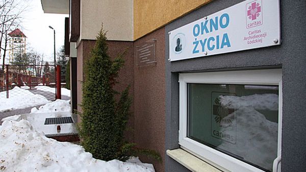 Okno życia w domu Sióstr Salezjanek