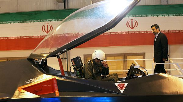 Irański myśliwiec Qaher-313 podczas oficjalnego pokazu
