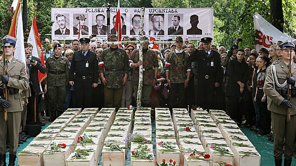 Na terenie Cmentarza Wojskowego na Powązkach wydobyto szczątki ok. 200 osób