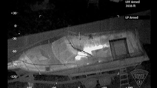 Ukrywający się w łodzi Dzochar Carnajew w oku policyjnej kamery na podczerwień