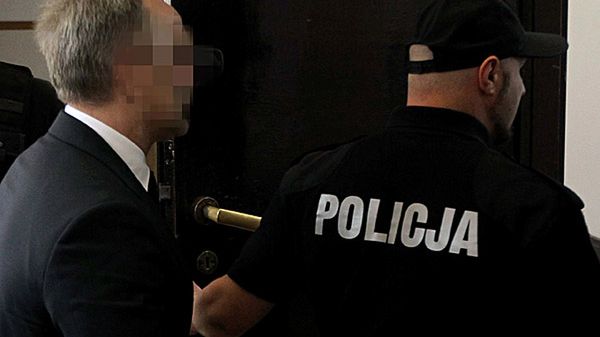 Andrzej Z. wprowadzany na salę Sądu Okręgowego w Warszawie
