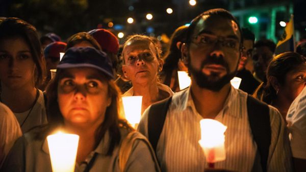 Protest przeciw prezydentowi Wenezueli w Caracas