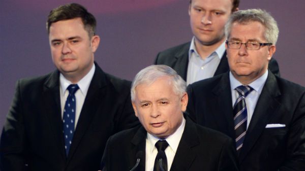 Adam Hofman (z lewej) i Jarosław Kaczyński (w środku)