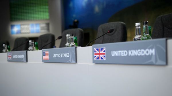 W pierwszej sesji obrad udział wezmą przywódcy 28 państw Sojuszu oraz 27 krajów partnerskich NATO