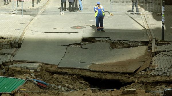 Prace przy zabezpieczaniu osuwiska