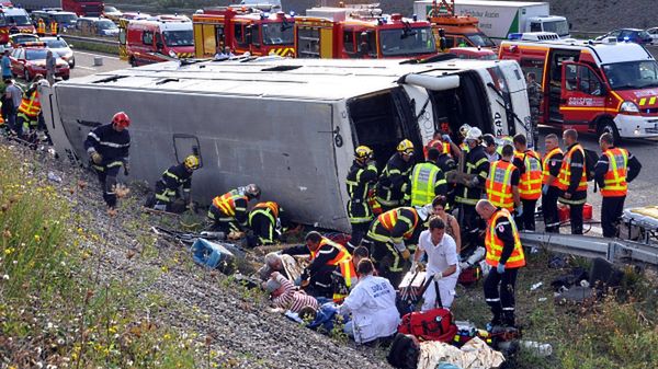 Służby ratunkowe na miejscu wypadku