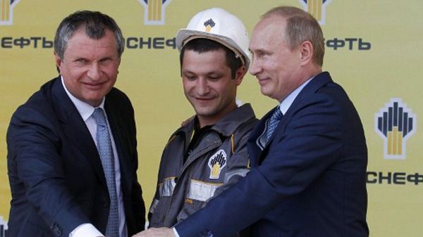 Igor Sieczin (z lewej) i Władimir Putin