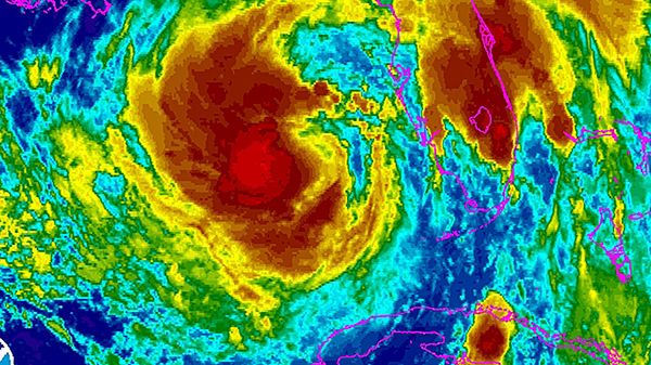 Sztorm Isaac na zdjęciu satelitarnym