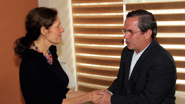 Christine Assange i szef MSZ Ekwadoru Ricardo Patino