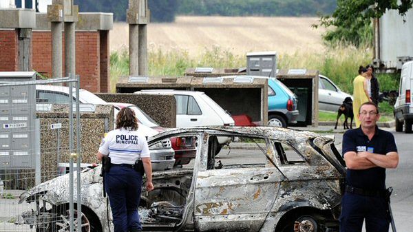 Podczas zamieszek spalonych zostało ok. 20 aut