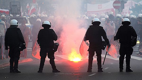 Starcia policji i uczestników "Marszu Niepodległości".