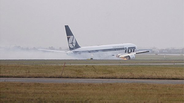 Awaryjne lądowanie Boeinga 767 na warszawskim Okęciu