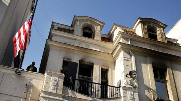 Zniszczenia w amerykańskiej ambasadzie w Belgradzie, 2008 r.