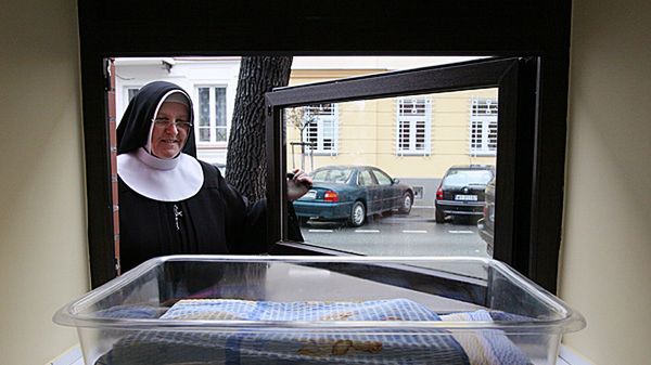 Jedno z "okien życia" w Warszawie