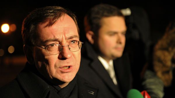 Nowy wiceszef PiS Mariusz Kamiński, w tle rzecznik partii Adam Hofman