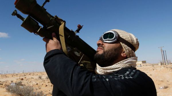 Część libijskich rebeliantów nadal nie złożyła broni