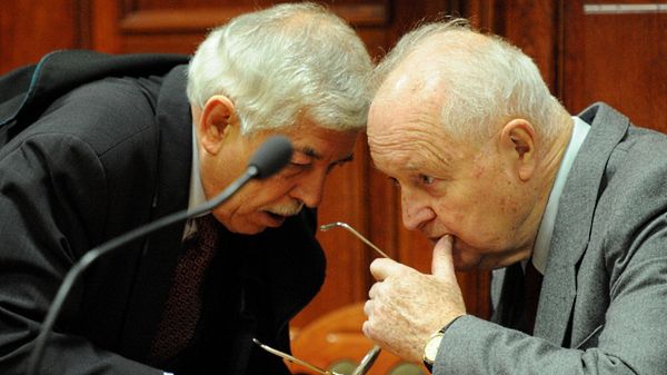 Oskarżony Stanisław Kania w rozmowie z adwokatem