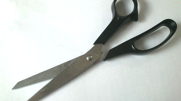 Matka dotkliwie okaleczyła syna