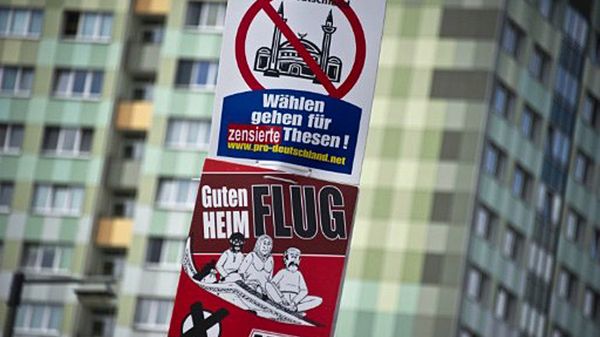 Niemieccy neonaziści odsyłają imigrantów do domu i walczą z "polskim atomem"