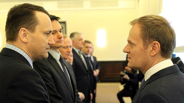 Premier Donald Tusk i minister spraw zagranicznych Radosław Sikorski
