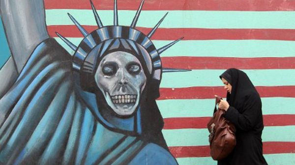 Antyamerykański mural w Teheranie