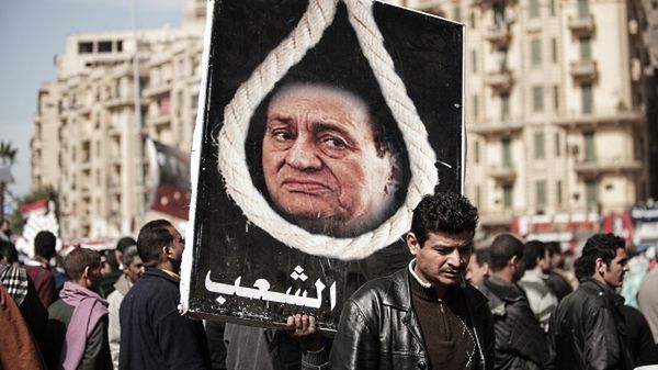 Tysiące Egipcjan demonstrowało w pobliżu ministerstwa obrony w Kairze