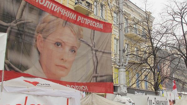 "Nie politycznym represjom" - plakat w centrum Kijowa