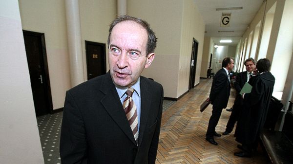 B. szef Urzędu Ochrony Państwa Zbigniew Siemiątkowski