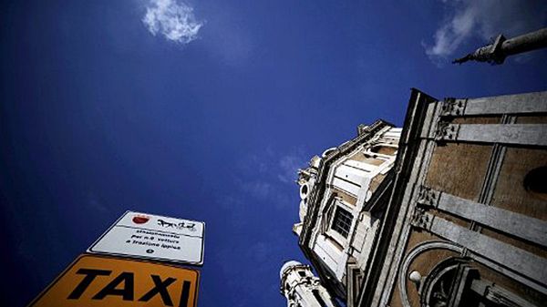 Rzymscy taksówkarze oszukują klientów