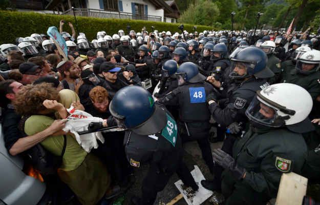 Tysiące przeciwników G7 demonstrują w Garmisch-Partenkirchen. Policja obawia się zamieszek