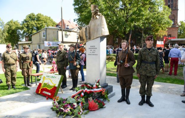 W Gdańsku odsłonięto pomnik Danuty Siedzikówny "Inki"