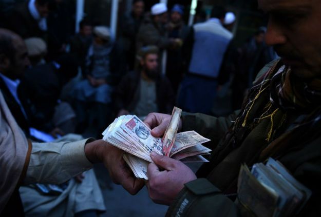 Upadek gospodarczy Afganistanu. W czasie międzynarodowej interwencji sytuacja ekonomiczna nie uległa poprawie, a po jej zakończeniu nastąpiła zapaść