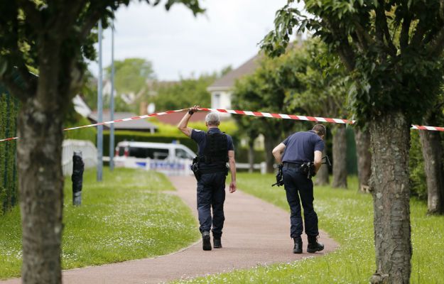 Zarzuty dla podejrzanych ws. zabójstwa francuskiego policjanta i jego żony