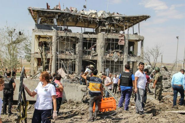 Zamach bombowy niedaleko Diyarbakir w Turcji