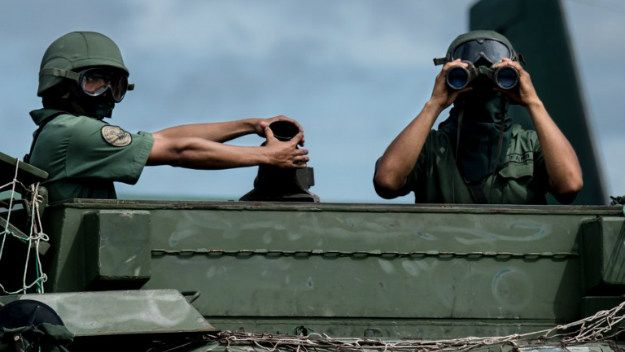 Wenezuelscy żołnierze ćwiczą w pobliżu granicy z Gujaną